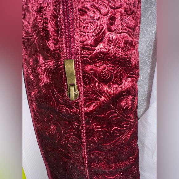 👢NIB! Burgundy Velvet Studded Knee High Boots - Picture 4 of 10